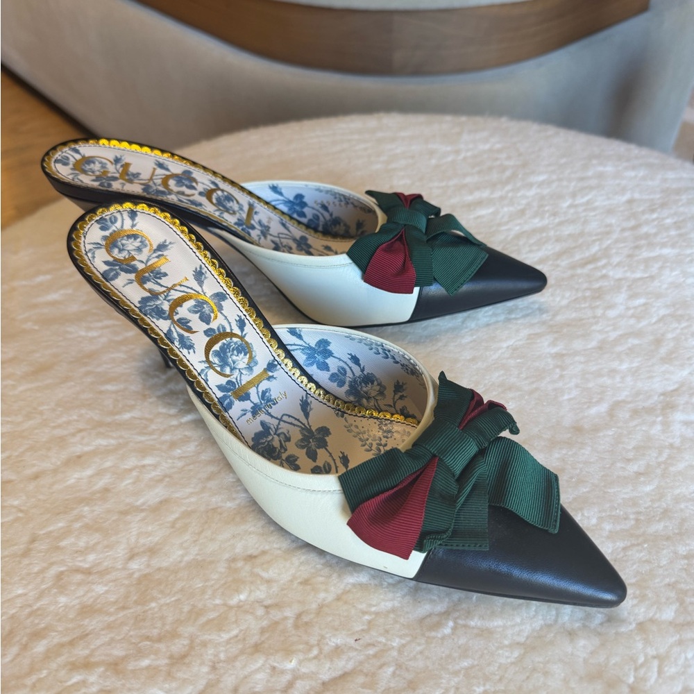 Gucci Black and Cream Heels with Bow Detail